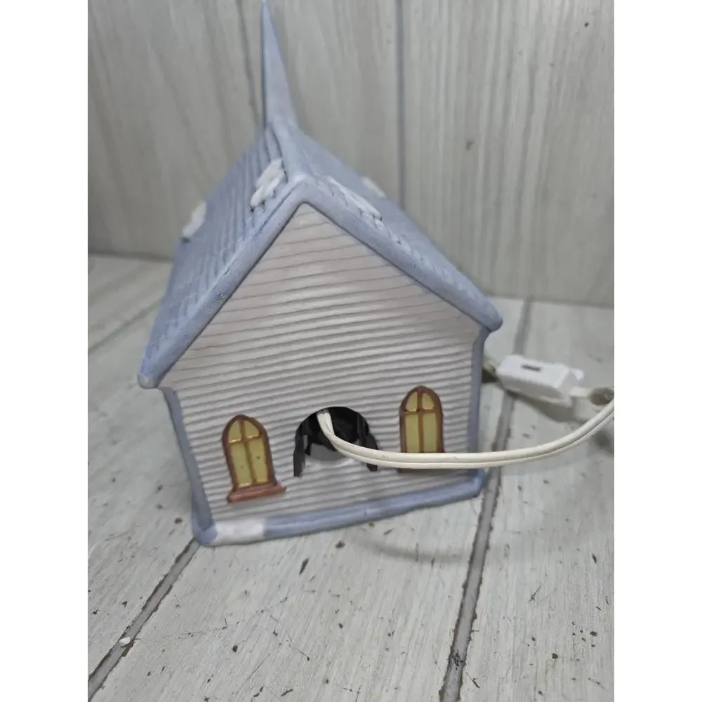 Vintage 1991 Americana Lighted Porcelain Collectible St. Paul's Church Village